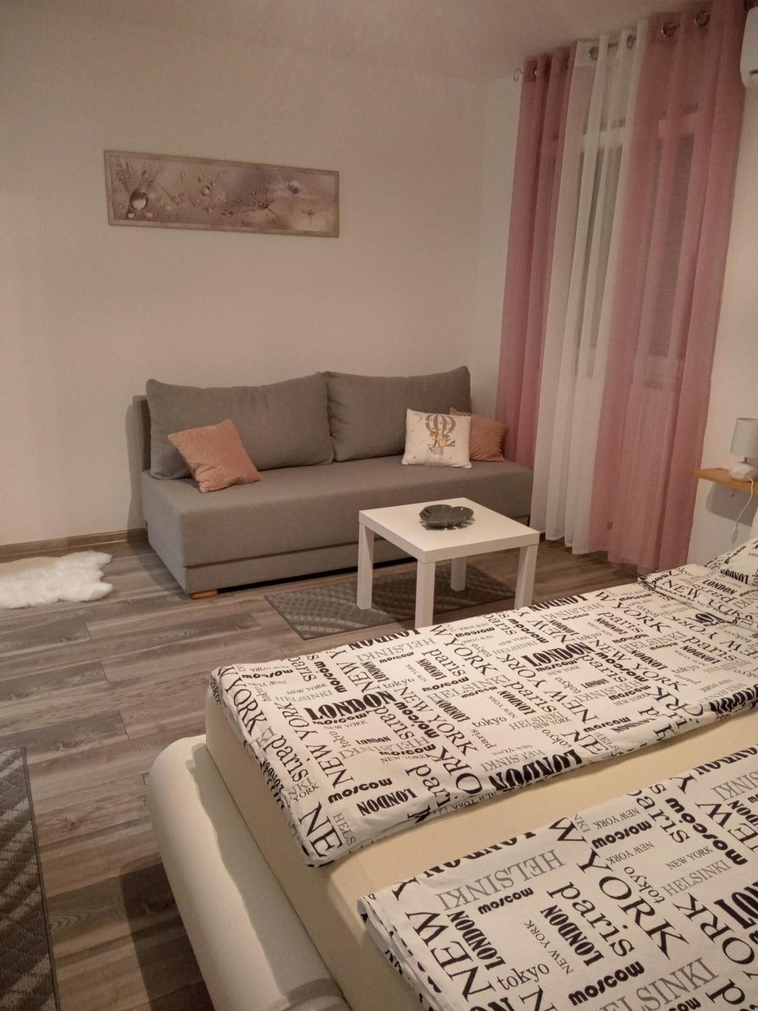 Happy Day Apartment *