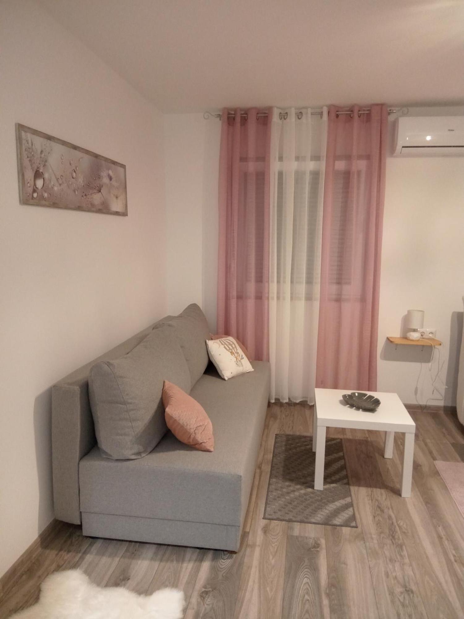 Apartment Happy Day